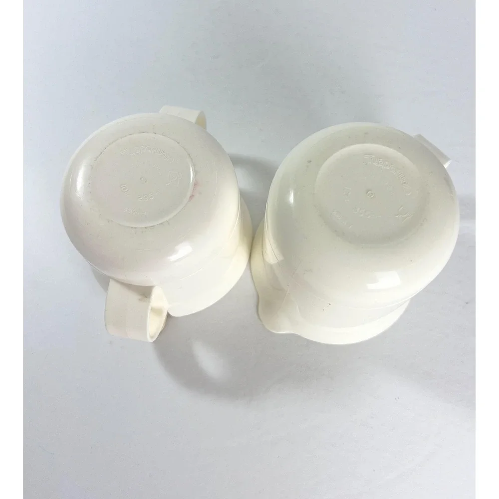 Vintage‎ Tupperware Creamer and Sugar Set - creamy white,beige/pinkish lid 1980s